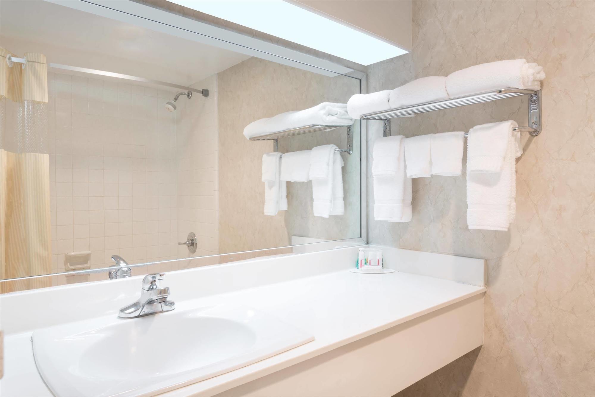 Days Inn By Wyndham Athens Bilik gambar
